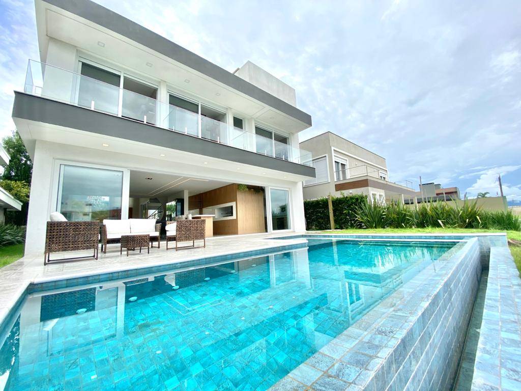 Casa em Condomínio 5 dormitórios para venda, centro em Xangri-lá | Ref.: 303